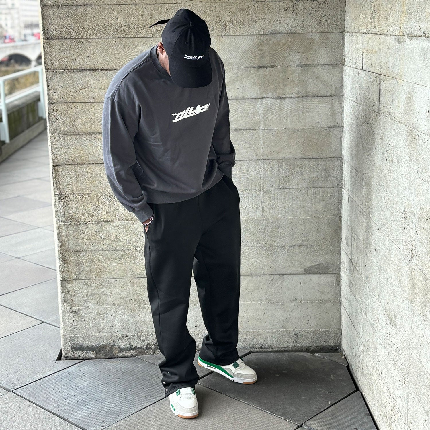 BLUP SWEATSHIRT (CHARCOAL)